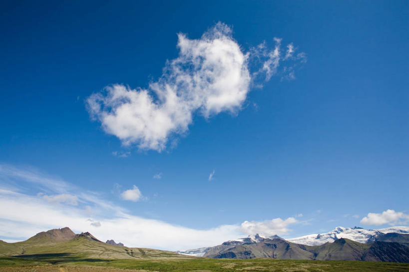 无人,公园,横图,室外,白天,正面,旅游,度假,美景,山,山脉,欧洲,冰岛,阴影,光线,影子,景观,山峰,云,云朵,山峦,云彩,娱乐,蓝色,白云,蓝天,天空,阳光,自然,群山,天,享受,休闲,景色,放松,晴朗,国家公园,自然风光,北欧,冰岛共和国,瓦特纳冰川国家公园,晴空,彩图