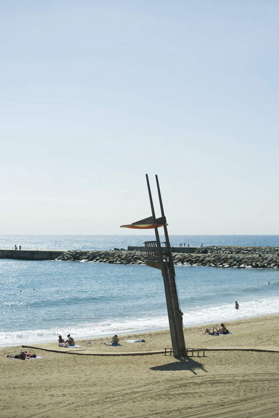 西方人,竖图,俯视,室外,白天,旅游,度假,游戏,海浪,海洋,美景,沙滩,欧洲,欧洲人,一座,波纹,飞溅,溅,沙子,液体,海岸,景观,浪花,沙地,许多人,玩,娱乐,蓝色,蓝天,水纹,天空,自然,海水,波浪,天,一群人,享受,休闲,景色,放松,救生椅,喷洒,自然风光,海景,男人,男性,年轻男性,年轻女性,女人,女性,白种人,大海,风浪,海,海水的波动,海滩,近岸浪,涌浪,玩耍,嬉戏,彩图,高角度拍摄,全身