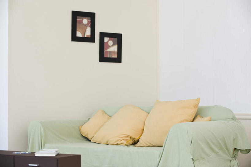 无人,家,客厅,横图,室内,白天,正面,别墅,柜子,家具,靠垫,沙发,装修,建筑,欧式,装饰,房屋,墙,屋子,公寓,靠枕,豪华,建设,现代,装潢,洋房,楼房,墙壁,墙面,住宅,画,垫子,室内装潢,衣橱,枕头,明亮,起居室,舒适,家居装潢,房屋设计,地中海风格,古典风格,简约风格,布艺沙发,室内设计,宽敞,样板房装潢,两幅,设计,装饰画,彩图,房子