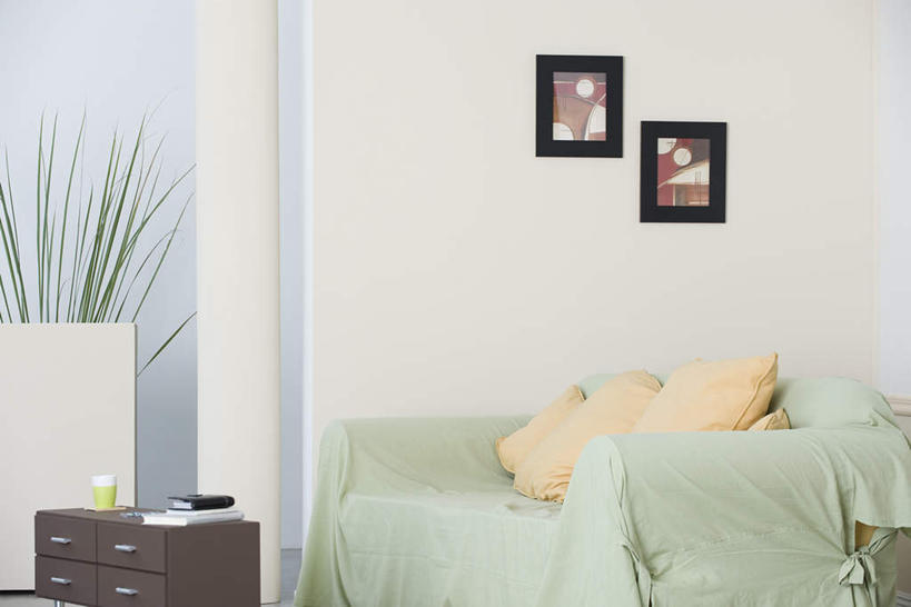 无人,家,客厅,横图,室内,白天,正面,植物,别墅,柜子,家具,靠垫,沙发,装修,建筑,杯子,欧式,一根,装饰,盆栽,柱子,房屋,墙,屋子,公寓,靠枕,盆景,豪华,建设,现代,装潢,洋房,楼房,墙壁,墙面,住宅,画,一个,绿色,自然,水杯,塑料制品,垫子,室内装潢,衣橱,枕头,生长,单个,成长,明亮,起居室,舒适,家居装潢,房屋设计,地中海风格,古典风格,简约风格,布艺沙发,室内设计,宽敞,更衣橱,样板房装潢,两幅,设计,茶杯,装饰画,彩图,房子