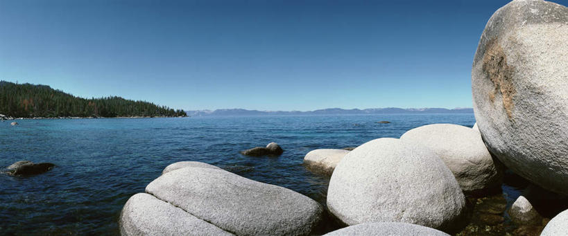 无人,横图,室外,白天,正面,海浪,海洋,石头,美景,植物,马来西亚,亚洲,石子,景观,浪花,树,树木,蓝色,绿色,蓝天,天空,自然,海水,天,景色,生长,成长,自然风光,海景,大马,大海,风浪,海,海水的波动,近岸浪,石块,岩石,涌浪,彩图