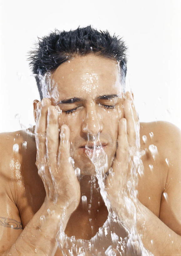 西方人,脸,头,脸颊,一个人,站,闭眼,摸,竖图,室内,特写,白天,白色背景,正面,水,欧洲,欧洲人,双手,仅一个男性,仅一个人,抚摸,飞溅,溅,液体,水滴,洗脸,裸露,水珠,仅一个年轻男性,清洁,站着,摄影,影棚,喷洒,裸,男人,男性,年轻男性,白种人,头部,脸部,脸蛋,面部,闭眼睛,闭着眼,闭着眼睛,触摸,接触,清洗,站立,半身,彩图,影棚拍摄,拍摄