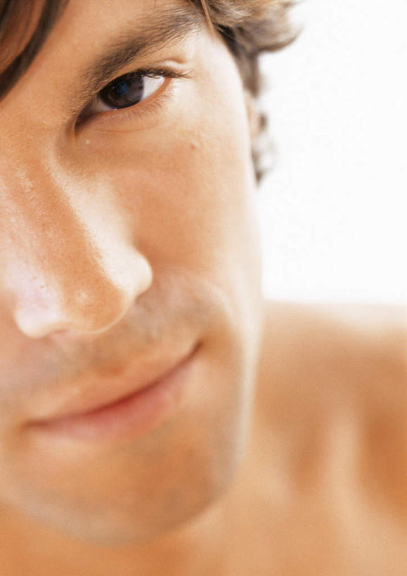 西方人,脸,头,眼睛,脸颊,眉毛,睫毛,头发,一个人,站,竖图,室内,特写,白天,白色背景,正面,欧洲,欧洲人,瞳孔,仅一个男性,仅一个人,仅一个年轻男性,黑色,站着,眼部,摄影,影棚,肩部,男人,男性,年轻男性,白种人,头部,睫,颈部,脸部,脸蛋,眉,面部,眼,眼睫毛,眼眉,站立,半身,彩图,影棚拍摄,拍摄,眼眉毛