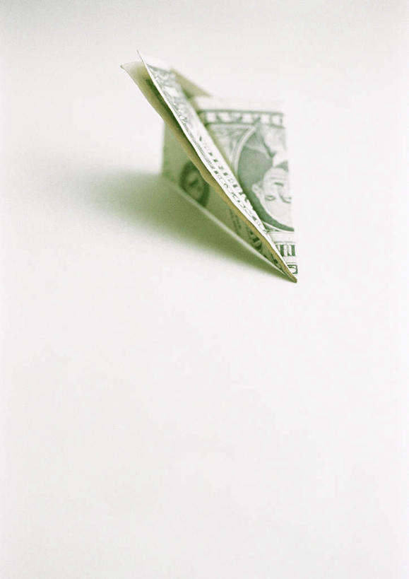 无人,竖图,俯视,室内,特写,白天,白色背景,钱,飞机,静物,一张,艺术,钱币,折纸,纸艺,手工艺品,文化,模型,工艺品,钞票,金融,纸币,摄影,影棚,经济,纸飞机,高雅,流通,纸钞,贸易,工艺折纸,自信心,品位,货币,现金,彩图,高角度拍摄,影棚拍摄,拍摄