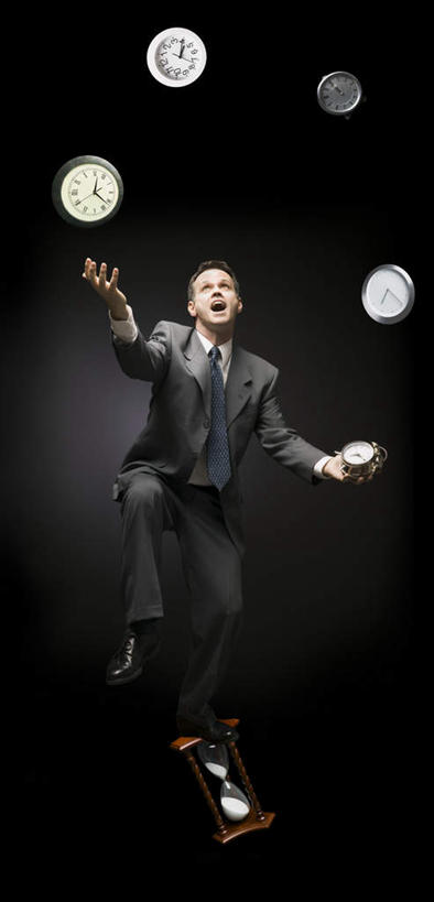 西方人,一个人,商务人士,商务男性,站,投,伸展双臂,竖图,室内,白天,正面,衬衫,计时器,沙漏,欧洲,欧洲人,仅一个男性,仅一个人,黑色背景,套装,时间,沙子,时钟,领带,计时,注视,挂钟,钟表,观察,看,站着,仅一个老年男性,表,摄影,影棚,观看,定时器,察看,准确,象征,庄重,关注,精准,商务装,身份,工薪阶层,正式,地位,老年男性,男人,男性,白种人,白领,上班族,钟,敞开双臂,抛,扔,撒,伸开双臂,展开双肩,站立,张开手臂,张开双臂,掷,彩图,全身,影棚拍摄,衬衣,拍摄