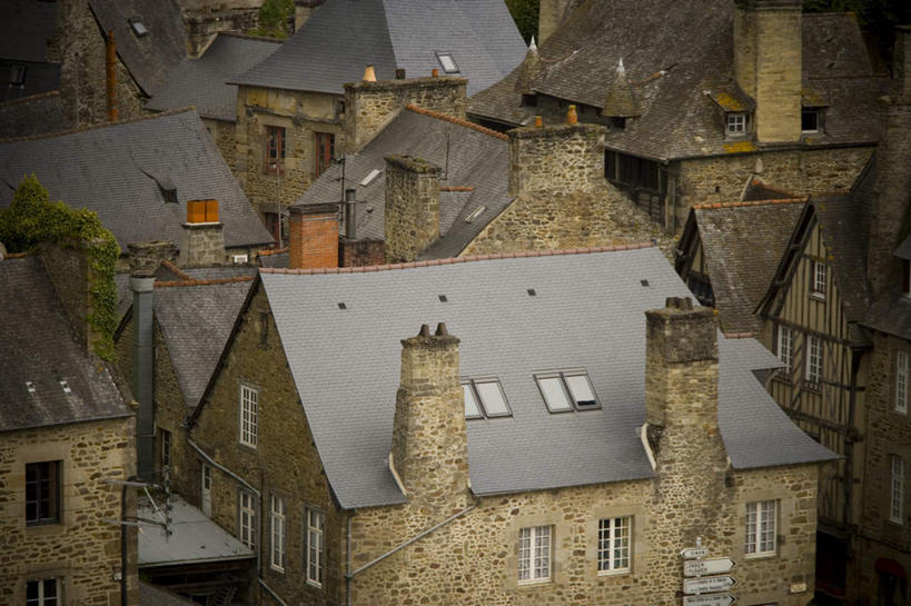 无人,家,横图,俯视,航拍,室外,白天,度假,美景,植物,窗户,城市风光,城市,建筑,法国,欧洲,许多,瓦片,房屋,屋顶,屋子,景观,顶棚,瓦,娱乐,楼房,玻璃窗,住宅,树,树木,排列,绿色,自然,享受,休闲,景色,放松,建造,生长,成长,布列塔尼,鸟瞰,屋瓦,法兰西共和国,法兰西第五共和国,摆列,布列塔尼地区,阿摩尔滨海省,彩图,高角度拍摄,房子,布列,分列