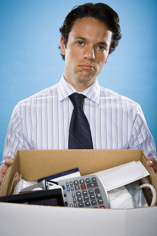 西方人,嘴,一个人,商务人士,商务男性,站,竖图,室内,白天,正面,衬衫,失败,计算器,欧洲,欧洲人,仅一个男性,仅一个人,一堆,握,堆叠,堆积,蓝色背景,套装,沮丧,计算,科学,包装,材料,档案,文件,纸,纸箱,办公用品,领带,拿,拿着,注视,仅一个年轻男性,一个,容器,手稿,箱子,资料,嘟嘴,观察,看,站着,难受,撅嘴,无奈,握着,理财,财务,摄影,影棚,单个,观看,堆,失望,悲伤,证明,察看,伤心,难过,象征,庄重,关注,数学,失落,文档,纸板箱,商务装,身份,工薪阶层,颓废,包装箱,挫败,受挫,落败,落空,错过,失足,失意,失策,失算,颓丧,衰颓,悲哀,懊丧,颓靡,气馁,丧气,正式,地位,败北,挫折,失利,男人,男性,年轻男性,白种人,嘴巴,嘴唇,白领,上班族,站立,半身,彩图,影棚拍摄,衬衣,拍摄