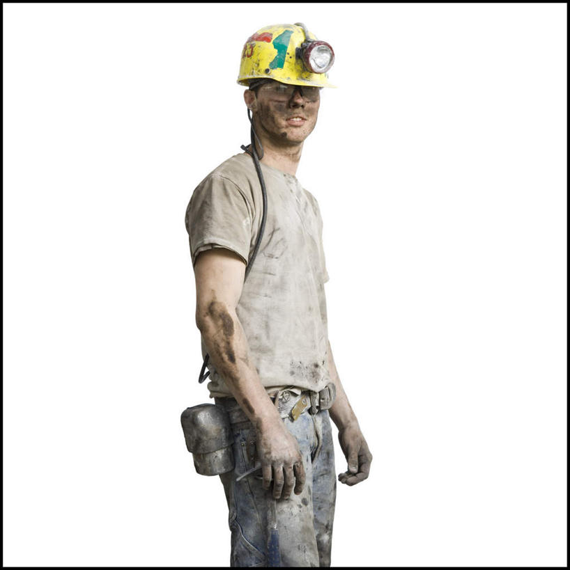 西方人,一个人,站,竖图,室内,白天,白色背景,侧面,工作服,制服,帽子,照明,欧洲,欧洲人,仅一个男性,仅一个人,仅一个中年男性,头盔,灯光,注视,灯,安全帽,灯具,观察,看,站着,摄影,肮脏,影棚,观看,照亮,察看,照明设备,关注,邋遢,工作制服,龌龊,污秽,安全灯,戴维灯,头戴安全灯,男人,男性,中年男性,白种人,站立,半身,彩图,影棚拍摄,工作套服,拍摄