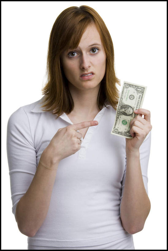 西方人,一个人,站,竖图,室内,白天,白色背景,正面,钱,美元,欧洲,欧洲人,仅一个年轻女性,仅一个女性,仅一个人,一张,握,指,阴影,服装,反射,钱币,影子,美金,拿,拿着,注视,休闲装,方向,衣服,观察,看,手势,站着,休闲,休闲服,握着,钞票,金融,纸币,摄影,服饰,影棚,经济,观看,厌恶,察看,指向,食指,关注,美圆,流通,纸钞,贸易,讨厌,货币,现金,年轻女性,女人,女性,白种人,站立,半身,彩图,影棚拍摄,拍摄