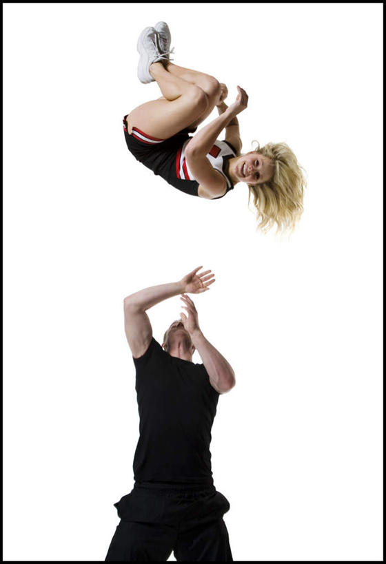 西方人,两个人,伙伴,朋友,站,跳,举,竖图,室内,白天,白色背景,仰视,裙子,运动服,友谊,合作,团队,欧洲,欧洲人,服装,半空,注视,衣服,黑色,观察,看,托,站着,战略,短裙,摄影,服饰,影棚,观看,半身裙,察看,衣着,穿着,关注,拉拉队,联合,合谋,衣饰,配合,协作,男人,男性,年轻男性,年轻女性,女人,女性,白种人,举起,举手,举着,抬头,跳跃,向上举,向上伸,向上托,仰头,站立,半身,彩图,低角度拍摄,影棚拍摄,拍摄,运动装