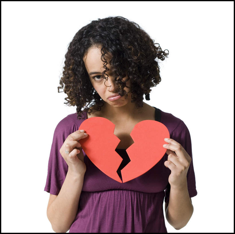 西方人,嘴,一个人,站,横图,室内,白天,白色背景,正面,爱情,失败,欧洲,欧洲人,仅一个年轻女性,仅一个女性,仅一个人,握,服装,沮丧,爱心,破碎,浪漫,拿,拿着,注视,休闲装,一个,衣服,红色,紫色,嘟嘴,观察,看,站着,休闲,难受,温暖,温馨,心形,休闲服,撅嘴,恩爱,无奈,握着,摄影,服饰,影棚,单个,观看,失望,悲伤,和睦,察看,碎裂,伤心,难过,破裂,关注,失落,分裂,颓废,挫败,受挫,落败,落空,错过,失足,失意,失策,失算,颓丧,衰颓,悲哀,懊丧,颓靡,气馁,丧气,败北,挫折,失利,年轻女性,女人,女性,白种人,心型,嘴巴,嘴唇,站立,半身,彩图,影棚拍摄,拍摄,融洽,决裂