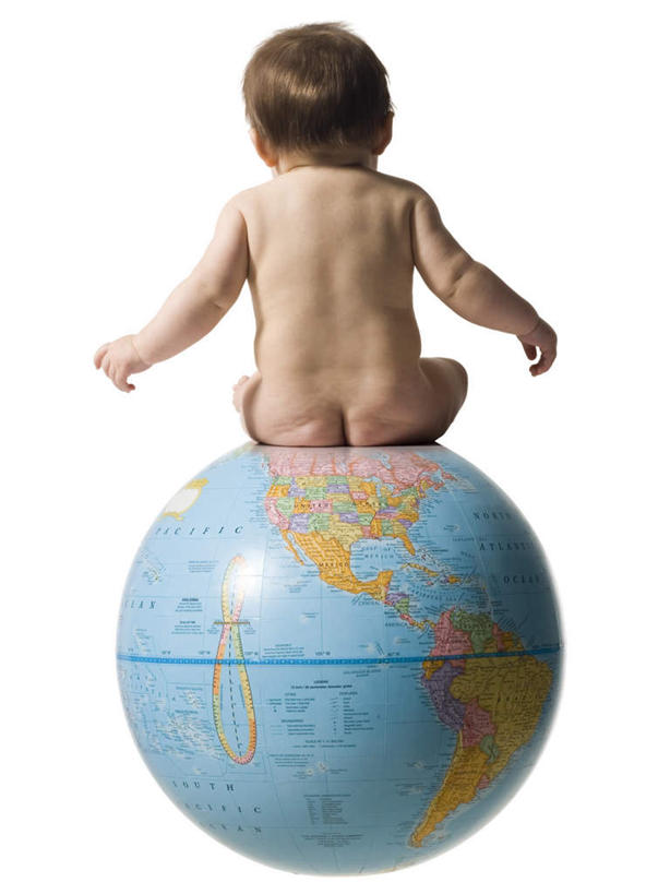 西方人,婴儿,儿童,一个人,坐,竖图,室内,白天,白色背景,纯洁,仪器,海洋,地图,欧洲,欧洲人,仅一个人,网格,地球仪,线条,世界地图,地球,陆地,全球,裸露,球,小孩,背面,经纬线,模型,球体,可爱,摄影,地理,国家,活泼,影棚,大陆,世界,宝宝,裸,纬线,版图,经线,纯真,烂漫,无邪,经纬仪,地理学,伶俐,天真,白种人,孩子,坐着,彩图,全身,影棚拍摄,拍摄,大洋,大洲