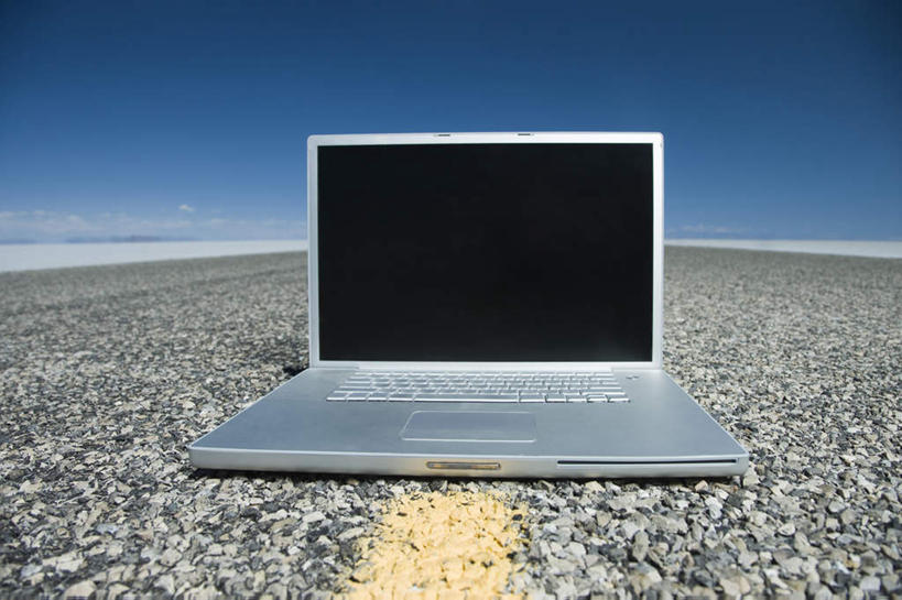 无人,横图,室外,特写,白天,正面,旅游,度假,电脑,笔记本电脑,荒凉,美景,道路,路,公路,美国,阴影,光线,网络,影子,地平线,景观,辽阔,分界线,地面,停车线,交通,娱乐,通讯设备,蓝色,蓝天,天空,阳光,自然,天,享受,休闲,广阔,景色,放松,晴朗,车行道,车行道分界线,一望无际,一台,无线,北美,北美洲,犹他州,自然风光,延伸,标线,美洲,通信设备,无线网络,无线上网,便携式电脑,车行线,万里无云,天地相交,北亚美利加洲,亚美利加洲,犹他,蜂窝之州,蜂房州,无边无际,一马平川,盐滩,手提电脑,荒地,荒芜,晴空,晴空万里,马路,彩图