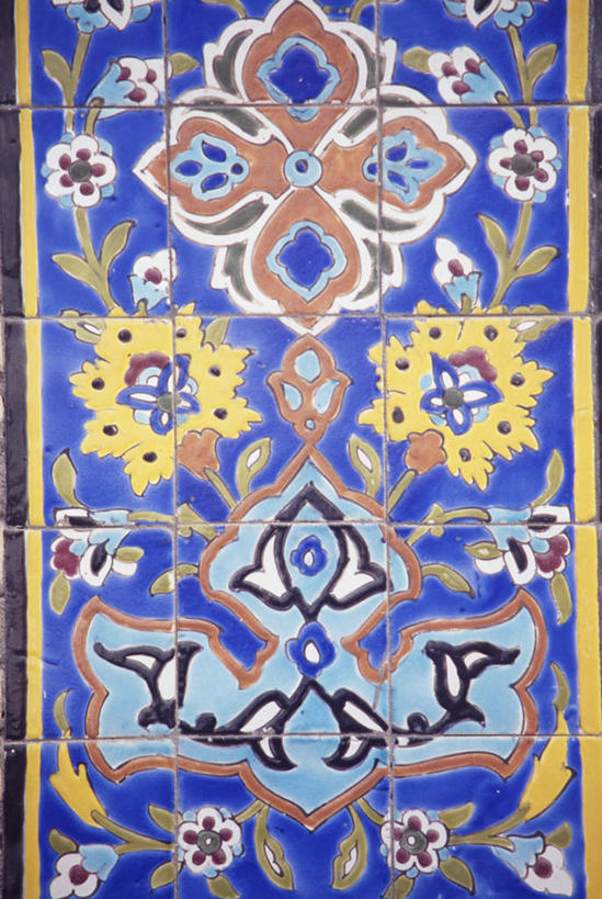 无人,竖图,室外,特写,白天,正面,静物,花瓶,花纹,装饰,陶瓷,陶瓷制品,一个,瓶子,单个,华丽,修饰,点缀,衬托,美观,雅致,雅观,彩图