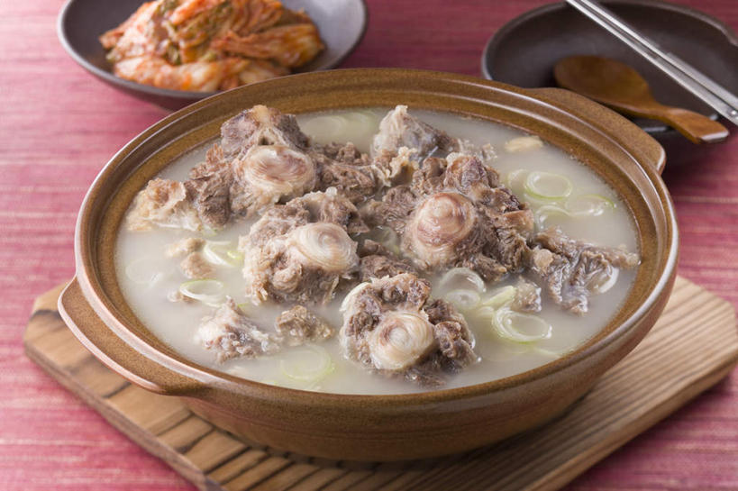 无人,横图,俯视,室内,特写,白天,烹饪,筷子,餐具,碟子,盘,勺子,陶瓷,肉,虾,日本料理,牛肉,料理,食品,陶瓷制品,文化,传统,白菜,菜肴,美食,肉类,食物,盘子,容器,调羹,碟,汤匙,碗,日式料理,日式,佳肴,储藏,礼节,储存,礼仪,肉食,进餐用具,烹调用具,彩图,高角度拍摄,贮存