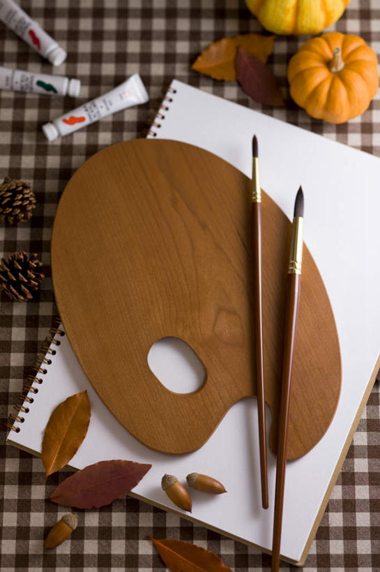 无人,竖图,俯视,室内,特写,白天,桌子,南瓜,蔬菜,书籍,叶子,油画,三只,新鲜,办公桌,金瓜,食品,枯叶,松果,番瓜,画,食物,三个,画笔,色彩,摄影,有机食品,绿色食品,影棚,颜料,麦瓜,倭瓜,调色板,叶,叶片,书,图书,彩图,高角度拍摄,影棚拍摄,拍摄