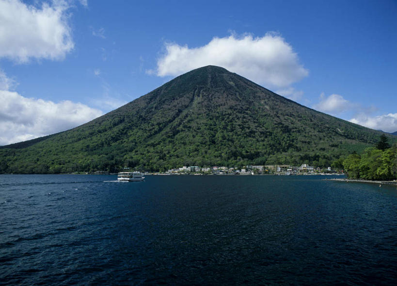 无人,横图,室外,白天,正面,旅游,度假,湖,湖泊,美景,山,树林,水,植物,日本,亚洲,阴影,光线,影子,湖面,景观,山峰,水流,水面,云,云朵,山峦,云彩,娱乐,树,树木,蓝色,绿色,白云,蓝天,天空,阳光,自然,湖水,天,享受,休闲,景色,放松,生长,成长,自然风光,东亚,本州,关东地方,本州岛,日本国,栃木,栃木县,群马,群马县,福岛,福岛县,日光国立公园,彩图