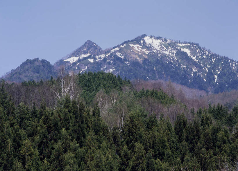 无人,横图,室外,白天,正面,旅游,度假,美景,山,山脉,树林,雪,雪山,植物,大雪,日本,亚洲,阴影,光线,影子,积雪,景观,山峰,雪景,冬天,山峦,娱乐,树,树木,蓝色,绿色,蓝天,天空,阳光,自然,群山,天,享受,休闲,景色,放松,生长,成长,自然风光,东亚,本州,关东地方,本州岛,日本国,群马,群马县,彩图