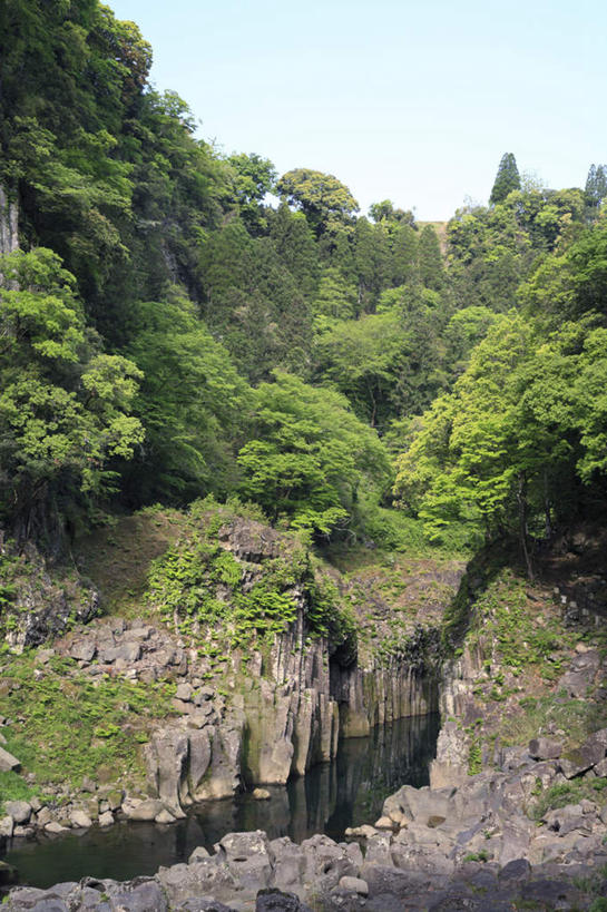 无人,竖图,室外,白天,正面,旅游,度假,石头,美景,山,树林,植物,日本,亚洲,石子,景观,山峰,云,云朵,山峦,云彩,娱乐,树,树木,蓝色,绿色,白云,蓝天,天空,自然,天,享受,休闲,景色,放松,生长,成长,自然风光,东亚,日本国,九州本岛,九州,九州岛,九州地方,宫崎,宫崎县,涧,山涧,石块,溪涧,岩石,彩图