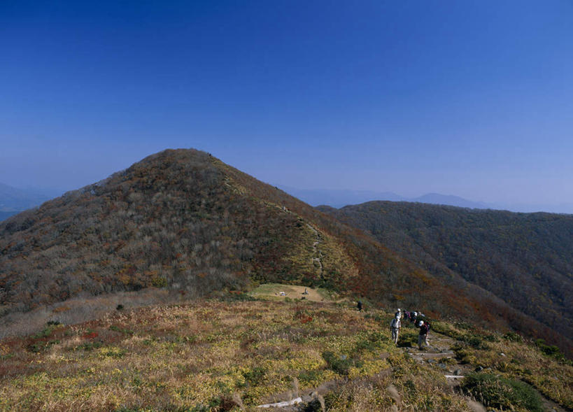 无人,走,攀登,横图,俯视,室外,白天,旅游,度假,美景,山,山脉,植物,帽子,广岛县,日本,亚洲,戴,枯萎,景观,山峰,枯草,山峦,娱乐,运动帽,草,树,树木,黄色,蓝色,绿色,蓝天,天空,自然,群山,天,享受,休闲,爬,鸭舌帽,景色,放松,生长,成长,自然风光,东亚,本州,本州岛,日本国,広岛,中国地方,步行,攀爬,走路,彩图,高角度拍摄