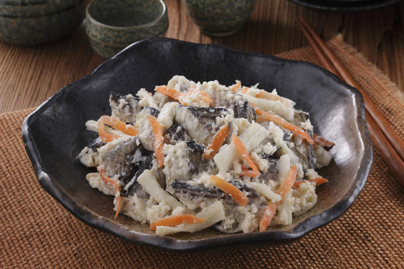 清酒,无人,横图,俯视,室内,特写,白天,烹饪,筷子,萝卜,胡萝卜,蔬菜,杯子,餐具,切片,新鲜,鱼,碟子,盘,日本料理,鱼片,料理,食品,切块,文化,传统,菜肴,美食,酒,食物,盘子,餐巾,碟,碗,日式料理,日式,陶器,佳肴,有机食品,绿色食品,清酒杯,礼节,鱼块,礼仪,红萝卜,甘荀,彩图,高角度拍摄