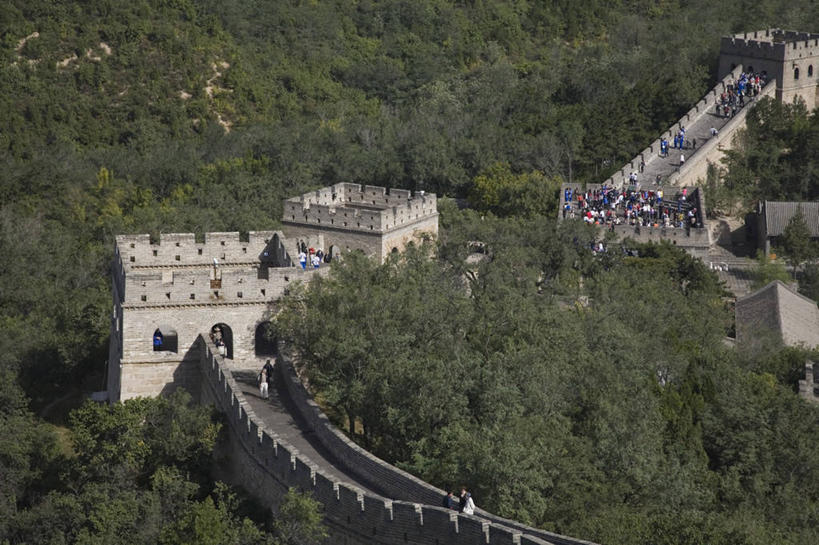 无人,横图,俯视,室外,白天,森林,山,山脉,树林,植物,北京,长城,中国,亚洲,阴影,弯曲,光线,影子,山峰,山峦,首都,树,树木,绿色,阳光,自然,群山,蜿蜒,生长,成长,万里长城,东亚,八达岭,八达岭长城,中华人民共和国,北京市,京,北平,华北地区,延庆县,军都山,彩图,高角度拍摄