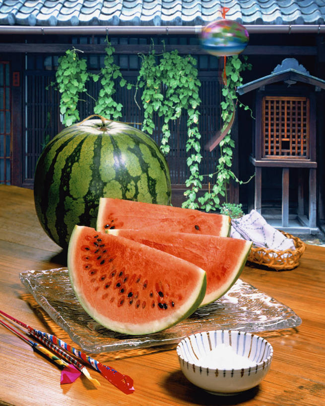 无人,竖图,室内,白天,正面,幸福,运气,餐桌,桌子,建筑,西瓜,风铃,水果,阴影,新鲜,反射,瓦片,影子,陶瓷,屋顶,生食,食品,果实,陶瓷制品,夏季,顶棚,瓦,食物,容器,碗,夏日,夏天,祈祷,祈福,警示,许愿,建造,有机食品,绿色食品,餐台,储藏,祈求,吉祥,平和,储存,问候,横截面,剖面,警惕,屋瓦,思念,想念,玉振,炎天,截面,截面图形,幸运,占风铎,寒瓜,彩图,贮存