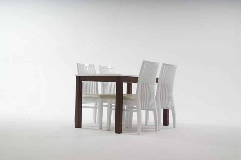 无人,横图,室内,白天,正面,餐桌,桌子,静物,椅子,阴影,灰色背景,反射,影子,木椅,四把,白色,摄影,影棚,餐台,彩图,影棚拍摄,拍摄