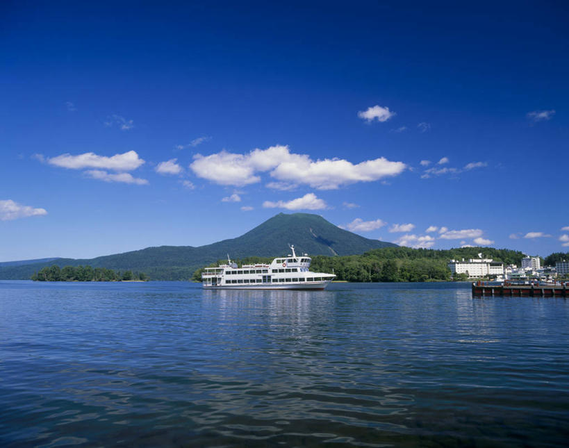 无人,公园,横图,室外,白天,正面,旅游,度假,湖,湖泊,美景,森林,山,山脉,树林,水,植物,轮船,船,北海道,日本,亚洲,阴影,波纹,光线,影子,湖面,景观,山峰,水流,水面,云,云朵,涟漪,山峦,云彩,娱乐,树,树木,蓝色,绿色,白云,倒影,蓝天,水纹,天空,阳光,自然,交通工具,波浪,湖水,群山,天,享受,休闲,景色,放松,生长,晴朗,成长,倒映,国家公园,自然风光,载具,东亚,日本国,水晕,北海道地方,北海道岛,阿寒湖,钏路支厅,阿寒国家公园,反照,晴空,彩图,振兴局,钏路综合振兴局,阿寒国立公园,钏路,钏路市,道东
