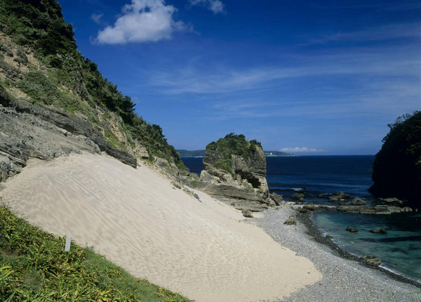 无人,横图,室外,白天,正面,旅游,度假,海浪,海洋,美景,沙滩,山,山脉,静冈县,日本,亚洲,阴影,光线,沙子,影子,海岸,景观,浪花,山峰,云,云朵,沙地,山峦,云彩,娱乐,蓝色,白云,蓝天,天空,阳光,自然,海水,群山,天,享受,休闲,景色,放松,晴朗,自然风光,海景,东亚,本州,本州岛,日本国,中部地方,静冈,伊豆半岛,大海,风浪,海,海水的波动,海滩,近岸浪,涌浪,晴空,彩图,下田,下田市