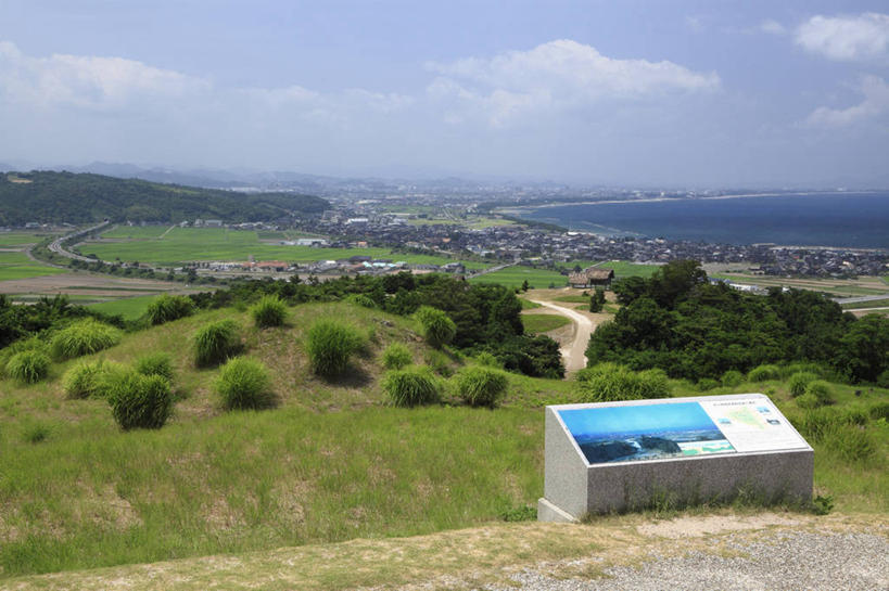 无人,家,横图,室外,白天,正面,旅游,度假,草地,草坪,海浪,海洋,美景,植物,日本,亚洲,阴影,光线,影子,房屋,屋子,景观,浪花,云,云朵,云彩,娱乐,楼房,住宅,草,树,树木,蓝色,绿色,白云,蓝天,天空,阳光,自然,海水,天,享受,休闲,景色,放松,生长,晴朗,成长,自然风光,海景,东亚,本州,本州岛,日本国,中国地方,鸟取,鸟取县,大海,风浪,海,海水的波动,近岸浪,涌浪,晴空,彩图,房子,大山町,西伯郡,妻木晚田遗迹