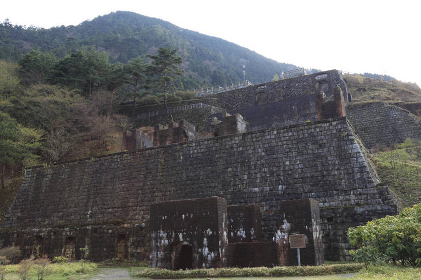 无人,横图,室外,白天,仰视,旅游,度假,石头,美景,森林,山,山脉,树林,植物,爱媛县,日本,亚洲,阴影,光线,矿石,石子,影子,景观,山峰,山峦,娱乐,树,树木,蓝色,绿色,蓝天,天空,阳光,自然,群山,天,享受,休闲,景色,放松,生长,晴朗,成长,矿山,矿物,自然风光,采集,开采,东亚,万里无云,日本国,爱媛,四国地方,四国,四国岛,石块,岩石,晴空,晴空万里,彩图,低角度拍摄,采掘,新居滨市