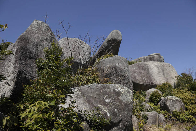 无人,横图,室外,白天,仰视,旅游,度假,草地,草坪,石头,美景,山,山脉,植物,日本,亚洲,阴影,光线,石子,影子,景观,山峰,山峦,娱乐,草,蓝色,绿色,蓝天,天空,阳光,自然,群山,天,享受,休闲,景色,放松,晴朗,自然风光,东亚,万里无云,高知,日本国,高知县,四国地方,四国,四国岛,石块,岩石,晴空,晴空万里,彩图,低角度拍摄,土佐清水市