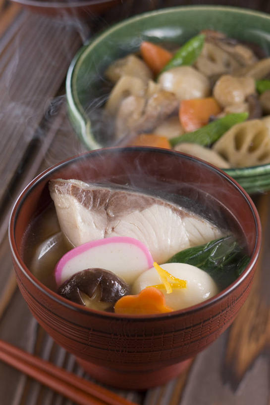 无人,竖图,俯视,室内,特写,白天,烹饪,植物,雾,餐桌,筷子,桌子,萝卜,胡萝卜,蔬菜,餐具,许多,阴影,沸腾,节日,新鲜,反射,木制,蒸汽,影子,豆类,豆子,菌菇,蘑菇,豌豆,肉,鱼肉,日本料理,料理,食品,年糕,筷架,水蒸气,菌类,筷枕,文化,传统,荷兰豆,藕,菜肴,美食,肉类,食物,木制品,容器,碗,日式料理,祈祷,日式,食用菌,许愿,佳肴,有机食品,绿色食品,餐台,纪念,储藏,礼节,祈求,筷子架,祭祀,镜饼,储存,礼仪,雪豆,肉食,豆科,蒸发,寒豆,毕豆,麻累,国豆,小寒豆,麦豌豆,平安,莲藕,进餐用具,红萝卜,甘荀,彩图,高角度拍摄,贮存,传统文化