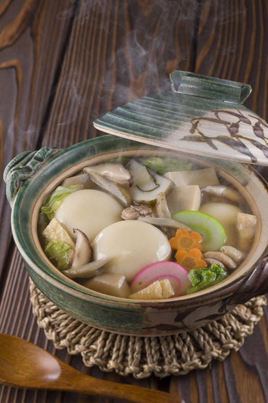 无人,竖图,俯视,室内,特写,白天,烹饪,雾,餐桌,桌子,萝卜,胡萝卜,蔬菜,厨具,许多,阴影,沸腾,节日,新鲜,反射,木制,蒸汽,炖锅,锅子,影子,勺子,陶瓷,菌菇,蘑菇,日本料理,料理,食品,年糕,陶瓷制品,水蒸气,菌类,文化,锅,火锅,菜肴,美食,食物,木制品,垫子,调羹,汤匙,日式料理,祈祷,日式,食用菌,许愿,佳肴,有机食品,绿色食品,餐台,锅具,纪念,祈求,祭祀,镜饼,烹饪用具,蒸发,日式火锅,暖锅,平安,烹调用具,红萝卜,甘荀,烹调,彩图,高角度拍摄,传统文化