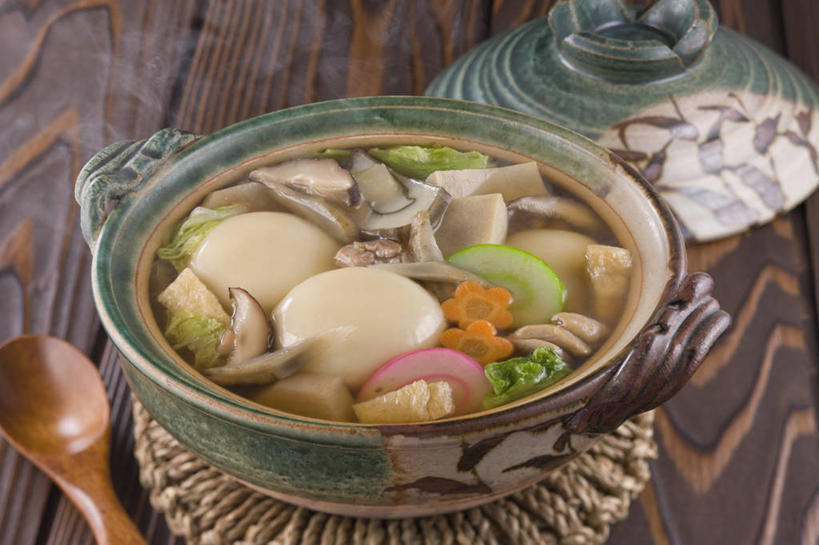 无人,横图,俯视,室内,特写,白天,烹饪,雾,餐桌,桌子,萝卜,胡萝卜,蔬菜,厨具,许多,阴影,沸腾,节日,新鲜,反射,木制,蒸汽,炖锅,锅子,影子,勺子,陶瓷,菌菇,蘑菇,日本料理,料理,食品,年糕,陶瓷制品,水蒸气,菌类,文化,锅,火锅,菜肴,美食,食物,木制品,垫子,调羹,汤匙,日式料理,祈祷,日式,食用菌,许愿,佳肴,有机食品,绿色食品,餐台,锅具,纪念,祈求,祭祀,镜饼,烹饪用具,蒸发,日式火锅,暖锅,平安,烹调用具,红萝卜,甘荀,烹调,彩图,高角度拍摄,传统文化