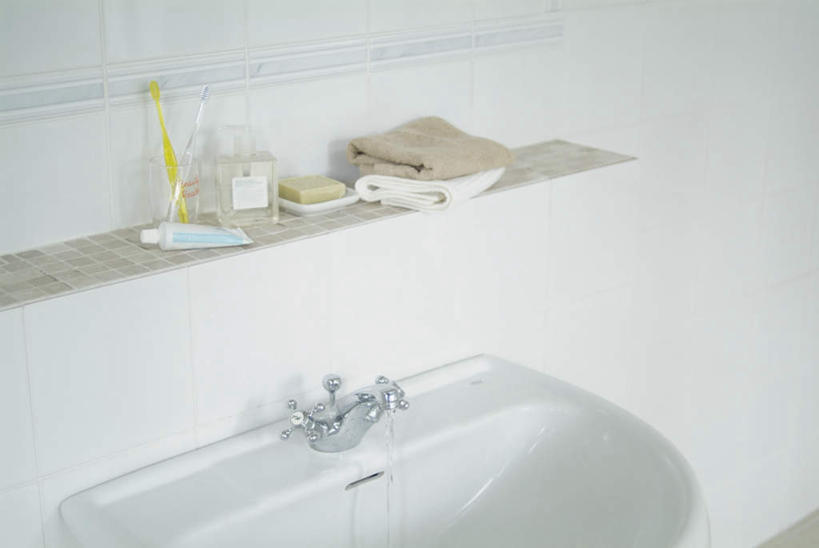 无人,家,横图,俯视,室内,白天,家具,装修,建筑,静物,杯子,装饰,纺织物,水槽,水龙头,牙刷,房屋,屋子,建设,水斗,装潢,楼房,开关,住宅,玻璃制品,水杯,肥皂盒,毛巾,室内装潢,浴缸,打开,清洁,保暖,明亮,阀门,舒适,家居装潢,开启,房屋设计,卫浴设备,室内设计,宽敞,透气,防水,样板房装潢,水咀,储水,耐磨,吸水,水管装置,设计,玻璃杯,彩图,高角度拍摄,房子