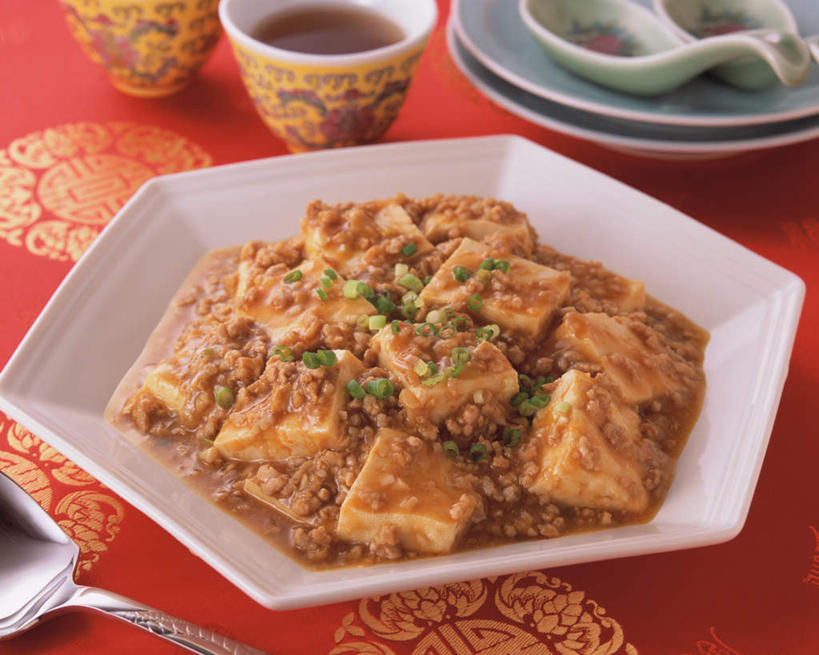 豆腐,无人,横图,俯视,室内,特写,白天,烹饪,中餐,蔬菜,杯子,餐具,新鲜,碟子,盘,勺子,料理,食品,麻婆豆腐,菜肴,美食,食物,盘子,水杯,调羹,碟,汤匙,中式,摄影,佳肴,有机食品,绿色食品,影棚,茶杯,彩图,高角度拍摄,影棚拍摄,拍摄