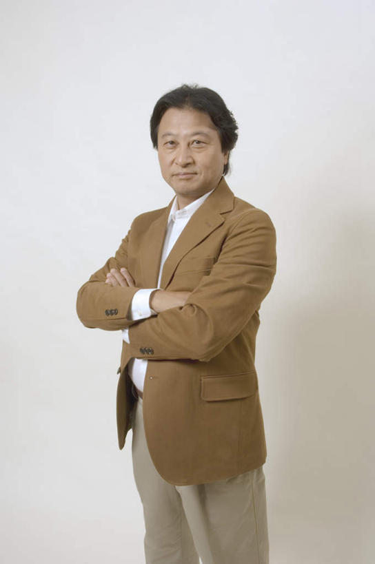 东方人,一个人,站,笑,微笑,露齿笑,竖图,室内,白天,白色背景,正面,西装,亚洲,仅一个男性,仅一个人,仅一个中年男性,套装,正装,褐色,注视,职业装,黄种人,观察,看,站着,摄影,影棚,观看,察看,关注,手抱胸,男人,男性,中年男性,亚洲人,站立,半身,彩图,影棚拍摄,拍摄