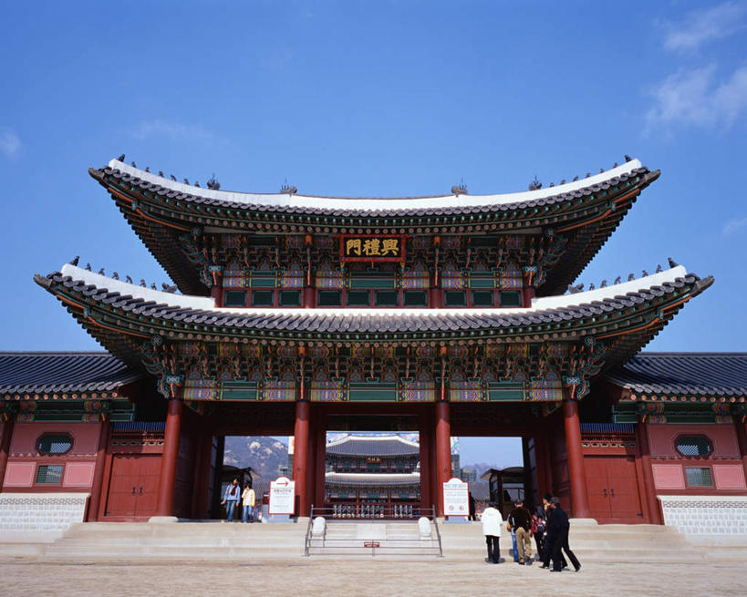 东方人,宫殿,横图,室外,白天,仰视,旅游,度假,名胜古迹,楼梯,地标,景福宫,首尔,汉城,韩国,亚洲,遗迹,阶梯,云,云朵,首都,许多人,云彩,黄种人,古迹,文物,娱乐,古建筑,台阶,蓝色,白云,蓝天,天空,天,一群人,享受,休闲,旅游胜地,放松,晴朗,古文明,东亚,大韩民国,首尔市,首尔特别市,特别市,北阙,王宫,男人,男性,年轻男性,年轻女性,女人,女性,亚洲人,晴空,彩图,低角度拍摄,全身,标志性建筑