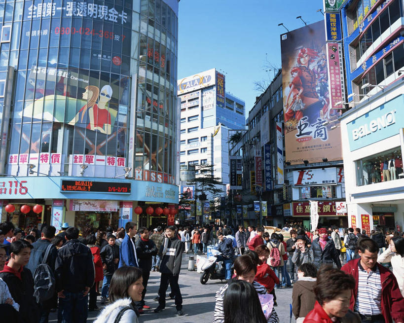 东方人,高楼大厦,商店,横图,室外,白天,正面,度假,美景,植物,城市风光,标志建筑,超市,城市,大厦,道路,地标,建筑,路,摩天大楼,指示牌,台湾,中国,亚洲,标志,文字,景观,小路,交通,许多人,黄种人,娱乐,标识,建设,树,树木,蓝色,绿色,蓝天,天空,自然,天,一群人,享受,休闲,景色,放松,金融,百货,生长,晴朗,成长,贸易,百货公司,东亚,台北,西门町,万里无云,港澳台,中华人民共和国,省会,台北市,台湾省,艋舺,万华,万华区,男人,男性,年轻男性,年轻女性,女人,女性,亚洲人,晴空,晴空万里,彩图,全身,大楼,店铺,高层建筑,高楼,购物商场,购物中心,摩天楼,商业中心,杂货店,杂货铺,台