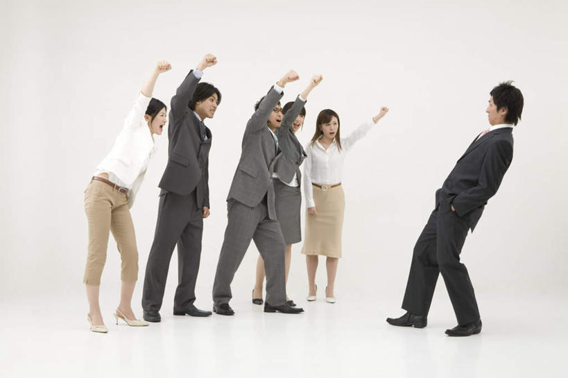 东方人,同事,商务人士,商务男性,商务女性,站,举,横图,室内,白天,白色背景,侧面,衬衫,成功,合作,团队,集体,信心,竞争,亚洲,一排,对抗,握,套装,冲突,许多人,注视,黄种人,鼓励,队伍,排列,观察,加油,看,手势,托,握拳,站着,一群人,打气,握着,摄影,影棚,观看,后仰,察看,领导,喊叫,成就,队列,对立,关注,矛盾,鼓舞,商务装,合伙,领袖,工薪阶层,敌对,挫败,斗争,抗拒,抗衡,男人,男性,年轻男性,年轻女性,女人,女性,亚洲人,白领,上班族,举起,举手,举着,向上举,向上伸,向上托,站立,彩图,全身,影棚拍摄,衬衣,拍摄