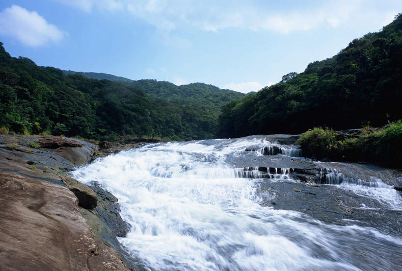 无人,横图,室外,白天,正面,旅游,度假,美景,瀑布,森林,山,树林,水,植物,日本,亚洲,飞溅,溅,液体,景观,山峰,山峦,娱乐,冲绳,树,树木,绿色,自然,享受,休闲,景色,放松,生长,成长,冲绳县,喷洒,自然风光,东亚,琉球群岛,日本国,九州地方,八重山群岛,西表岛,跌水,彩图