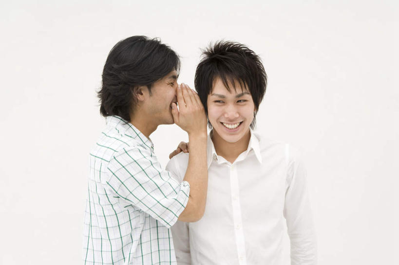 东方人,手,两个人,伙伴,朋友,站,笑,微笑,露齿笑,横图,室内,白天,白色背景,正面,友谊,亚洲,阴影,服装,光线,影子,注视,休闲装,黄种人,衣服,观察,看,站着,休闲,悄悄话,手部,休闲服,摄影,服饰,影棚,观看,察看,关注,耳语,友情,男人,男性,年轻男性,亚洲人,站立,半身,彩图,影棚拍摄,拍摄