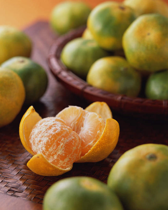 无人,竖图,俯视,室内,特写,白天,柑橘,水果,阴影,新鲜,光线,影子,竹盘,生食,食品,果实,食物,盘子,摄影,有机食品,绿色食品,影棚,橘子,桔子,橙子,橙,彩图,高角度拍摄,影棚拍摄,拍摄