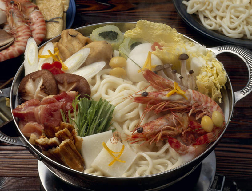海鲜,面食,面条,无人,横图,俯视,室内,特写,白天,烹饪,桌面,桌子,蔬菜,餐具,厨具,金属制品,阴影,新鲜,光线,金属,木制,锅子,影子,大白菜,金针菇,菌菇,鸡肉,面,肉,虾,日本料理,料理,食品,菌类,锅,白菜,火锅,水产,菜肴,美食,肉类,海洋生物,食物,木制品,日式料理,日式,乌冬面,食用菌,佳肴,有机食品,绿色食品,锅具,水生动物,海产品,水生物,肉食,海底动物,烹饪用具,斑节对虾,斑节虾,构菌,金菇,毛柄金钱菌,银针菇,智力菇,日本对虾,竹节虾,暖锅,乌龙面,胶菜,镳菜,进餐用具,烹调用具,烹调,彩图,高角度拍摄