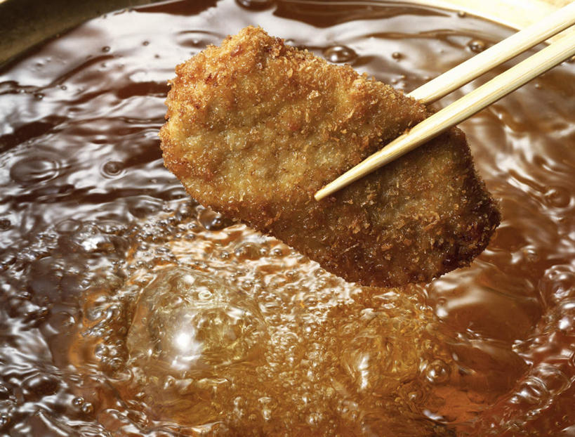 无人,横图,俯视,室内,特写,白天,烹饪,筷子,餐具,一双,沸腾,肉,油,油炸,日本料理,料理,食品,文化,传统,猪肉,菜肴,美食,肉类,食物,日式料理,日式,佳肴,礼节,礼仪,肉食,豚肉,进餐用具,彩图,高角度拍摄