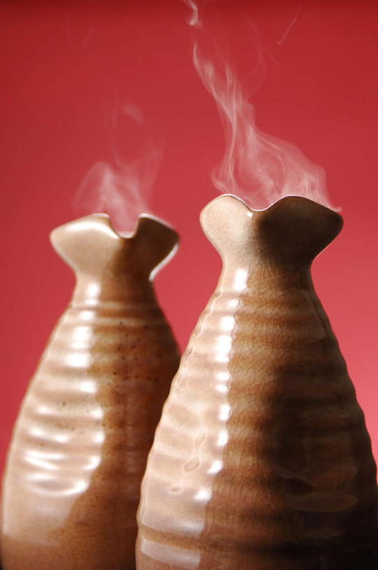 清酒,无人,竖图,室内,特写,白天,正面,烹饪,雾,沸腾,红色背景,蒸汽,陶瓷,日本料理,料理,食品,陶瓷制品,水蒸气,酒类,菜肴,美食,酒,酒瓶,食物,饮料,两个,瓶子,日式料理,日式,摄影,佳肴,影棚,蒸发,彩图,影棚拍摄,拍摄,清酒瓶