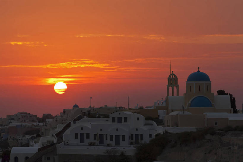 无人,家,教堂,横图,室外,白天,正面,旅游,度假,名胜古迹,日落,标志建筑,地标,建筑,希腊,欧洲,阴影,节日,朦胧,模糊,遗迹,光线,影子,房屋,屋子,晚霞,霞光,云,云朵,落日,公寓,建筑群,背光,云彩,古迹,文化,文物,娱乐,建设,古建筑,洋房,楼房,住宅,白云,阳光,黄昏,祈祷,享受,休闲,健康,旅游胜地,彩霞,放松,许愿,宗教,信仰,纪念,祈求,基克拉迪群岛,圣托里尼岛,逆光,信念,古文明,希腊共和国,夕照,薄暮,基克拉泽斯群岛,平安,夕阳,彩图,傍晚,房子,大教堂,礼拜堂,费拉,斜阳