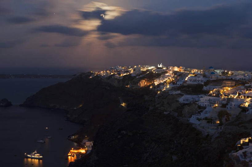 无人,家,横图,俯视,室外,白天,度假,岛屿,海浪,海洋,美景,日落,城市风光,城市,希腊,欧洲,阴影,朦胧,模糊,光线,影子,房屋,屋子,岛,景观,浪花,晚霞,霞光,云,云朵,落日,公寓,灯光,背光,云彩,娱乐,洋房,楼房,住宅,白云,海水,黄昏,享受,休闲,景色,彩霞,放松,基克拉迪群岛,圣托里尼岛,逆光,海景,希腊共和国,夕照,薄暮,基克拉泽斯群岛,大海,风浪,海,海水的波动,近岸浪,列岛,群岛,涌浪,诸岛,夕阳,彩图,高角度拍摄,傍晚,房子,费拉,斜阳